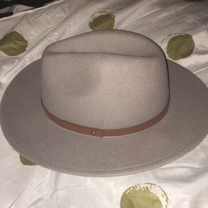 Never worn, I’m not a hat person 🤷🏻‍♀️